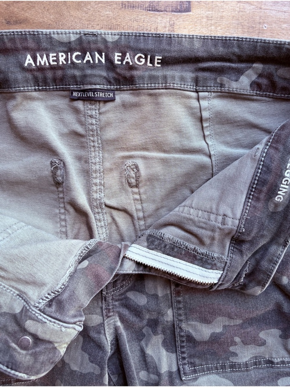 Women’s American Eagle Olive Green Camo Zip-Detail Jeggings Size 12 Short - Picture 4 of 5